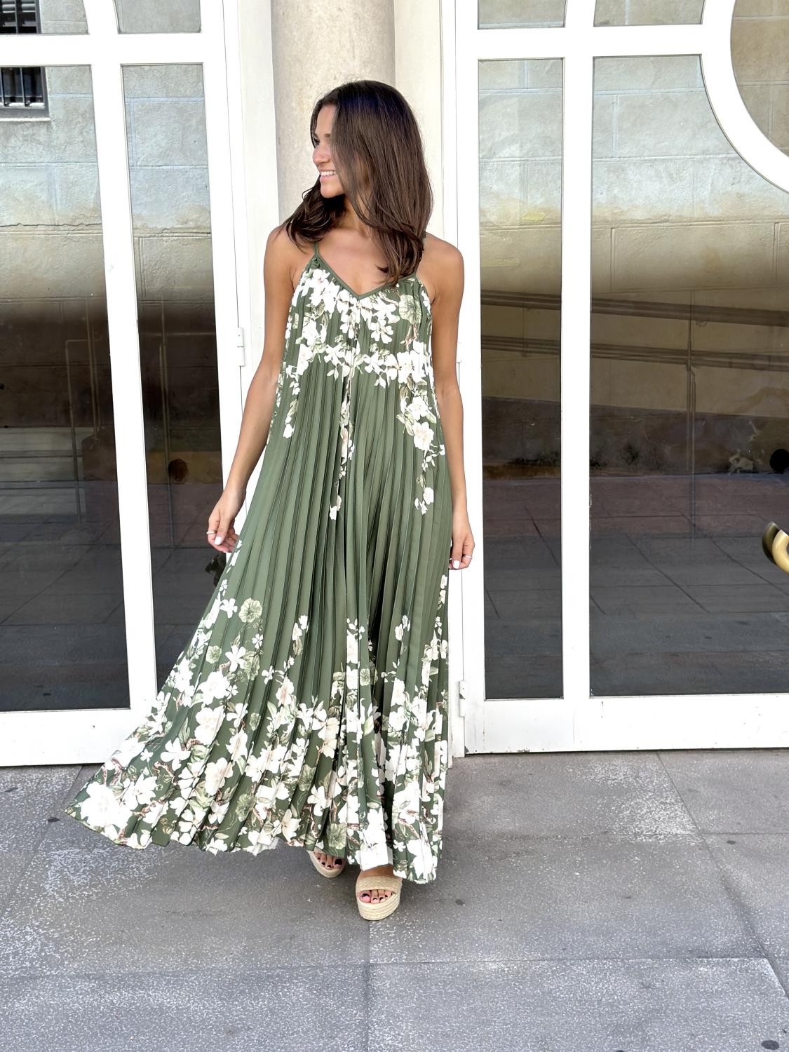 Vestidos largos de tul cruzado plisado con tirantes decorados con cuentas Verde
