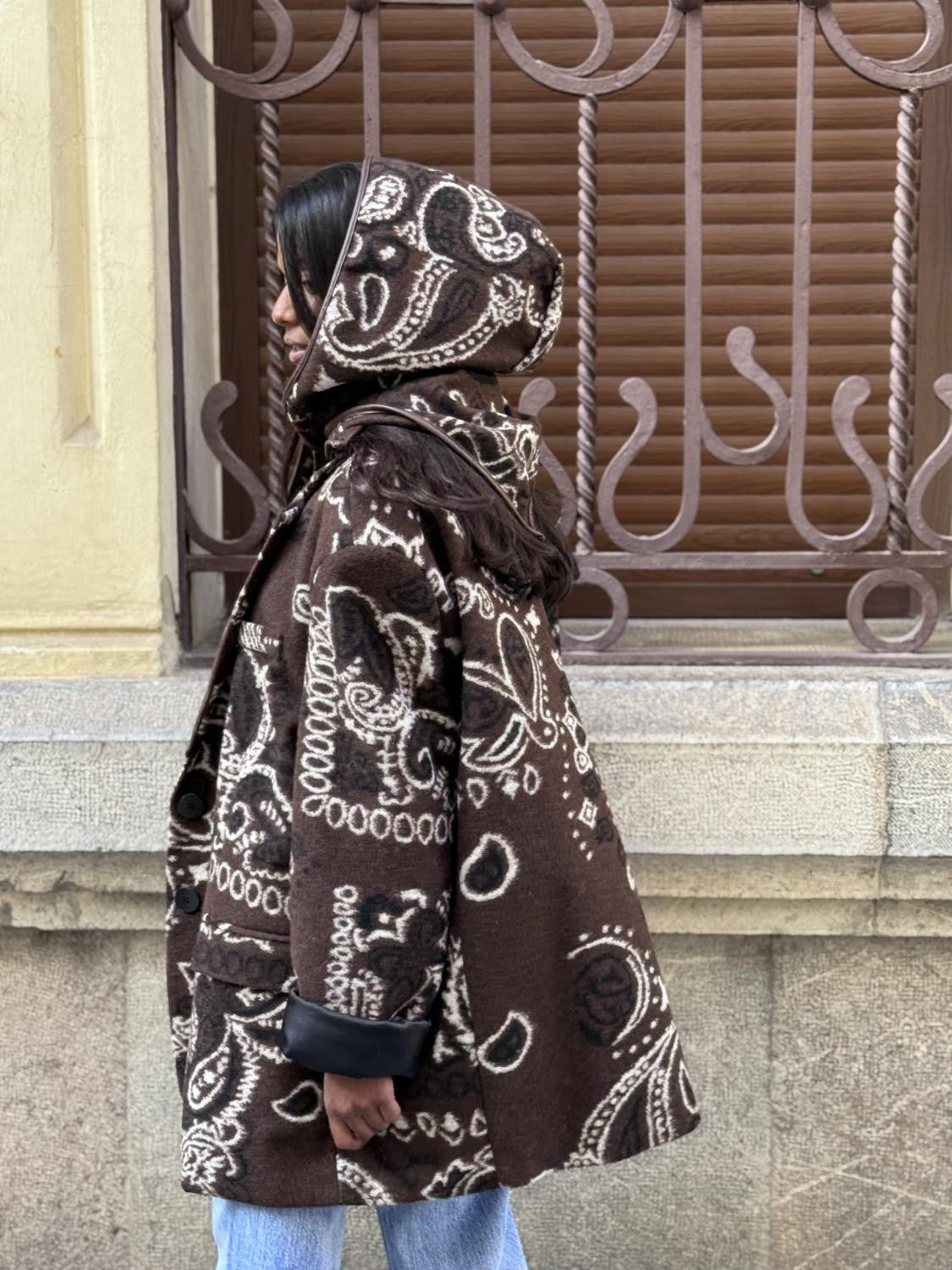 BANDANA MÁS CAPOTA PAISLEY Marrón
