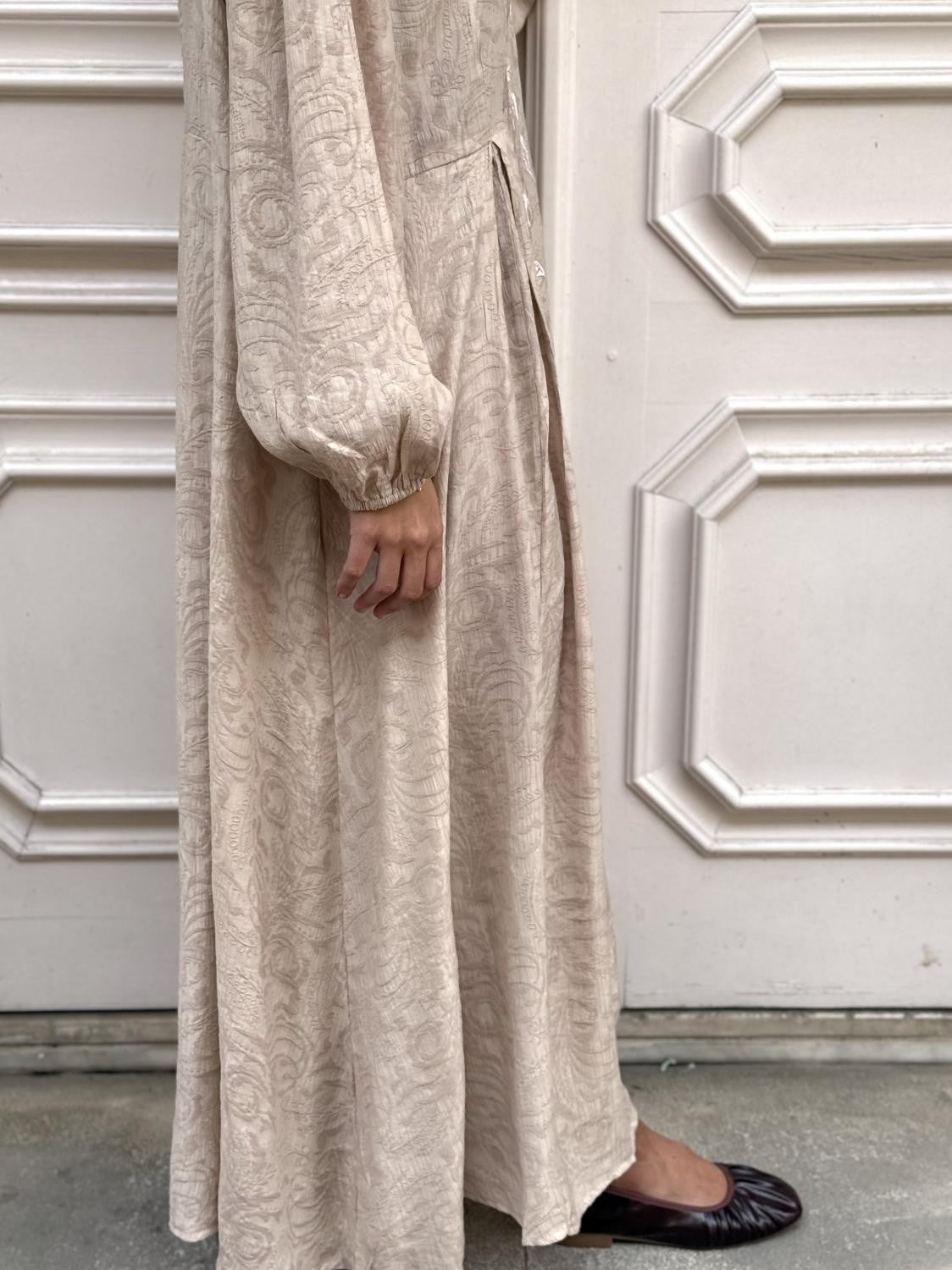 VESTIDO BORDADO FLORAL ISADORA Beige