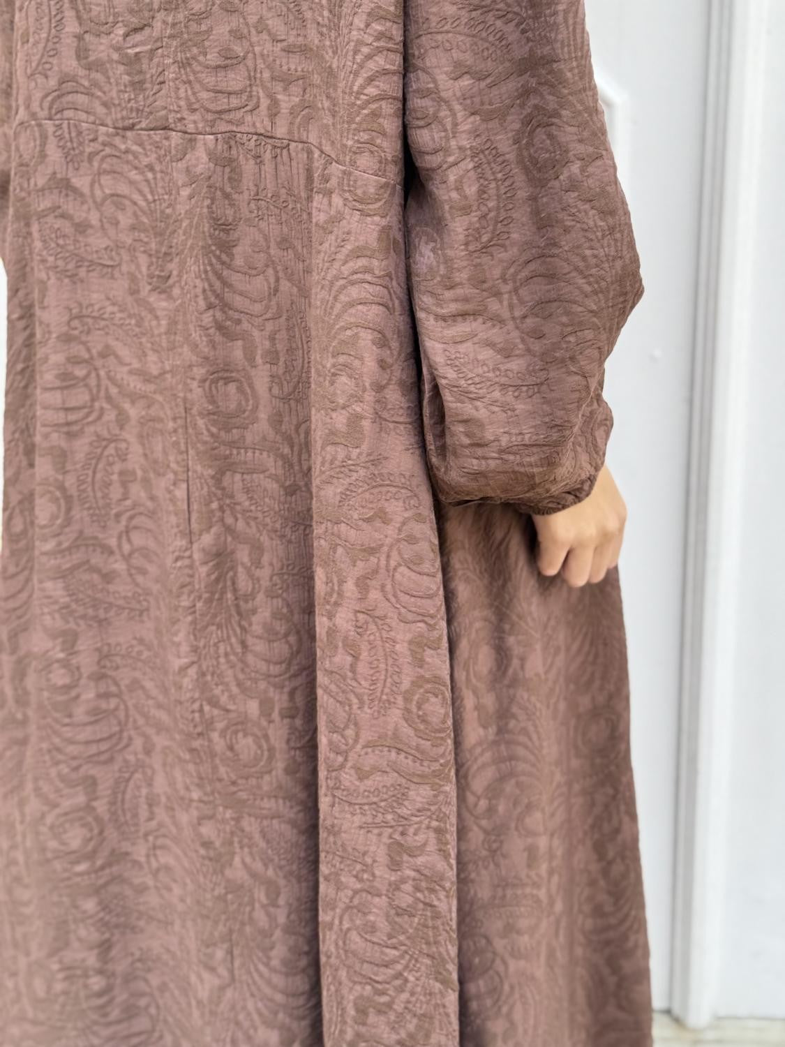 VESTIDO BORDADO FLORAL ISADORA Marrón