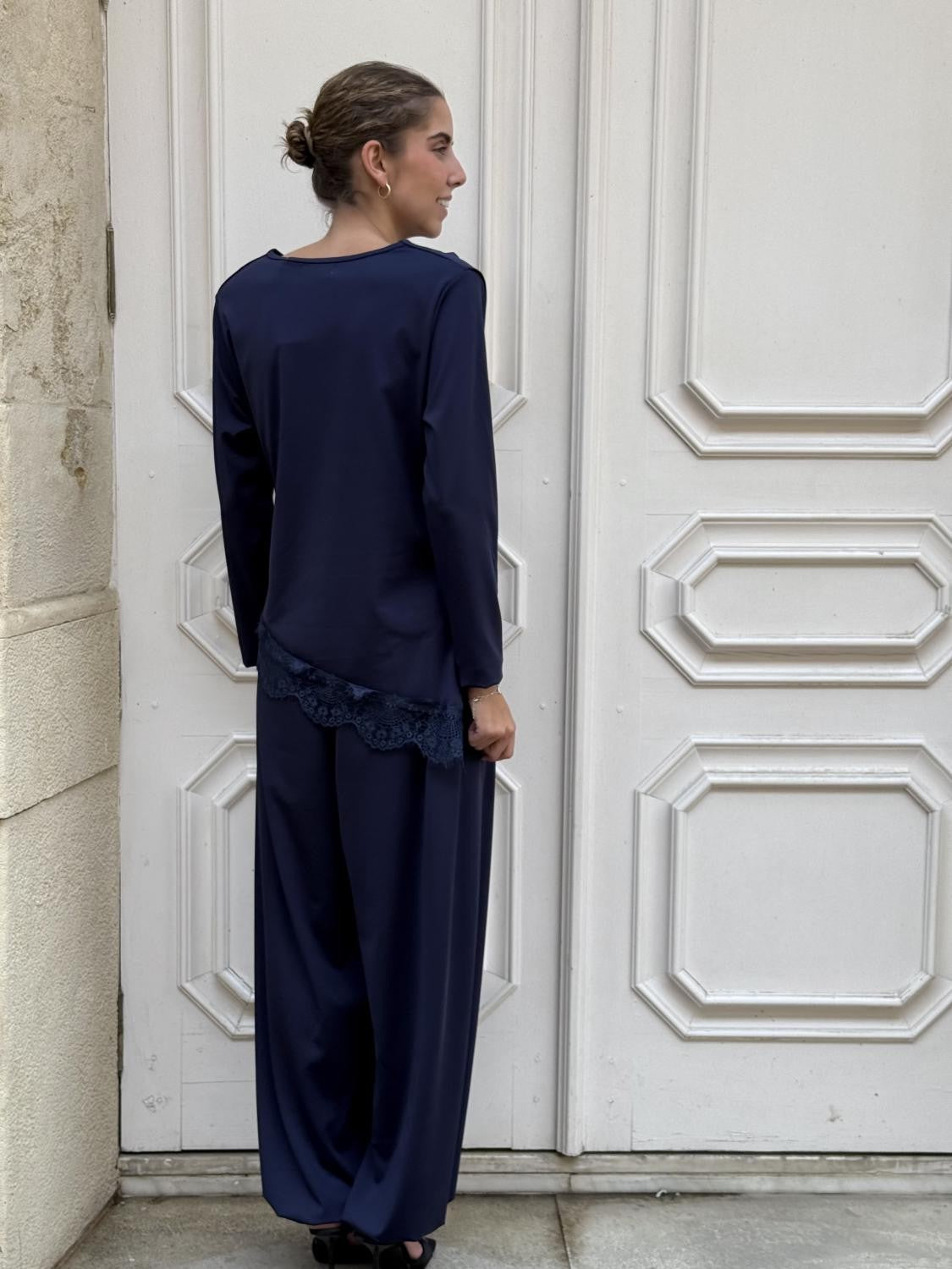 CONJUNTO PUNTO DE SEDA BLUSA DRAPEADA MÁS PANTALÓN BOMBACHO KIMO Marino