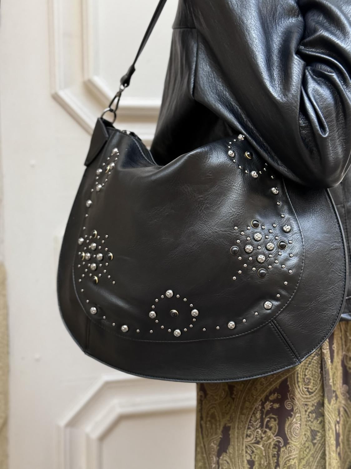 BOLSO EFECTO PIEL TACHAS CANALLA Negro