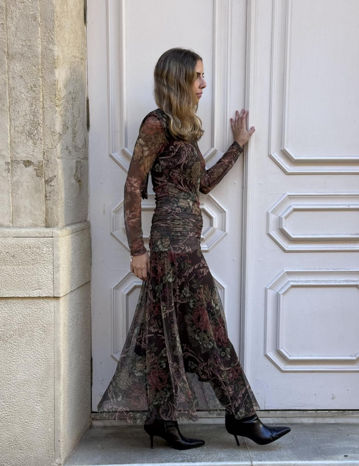 VESTIDO MIDI DE TUL ESTAMPADO FLORAL LA NOSTALGIA - MARRÓN